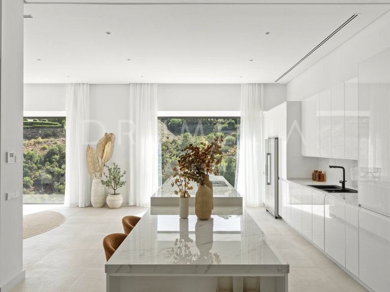 Villa for Sale in El Madroñal, Benahavis, Malaga 25