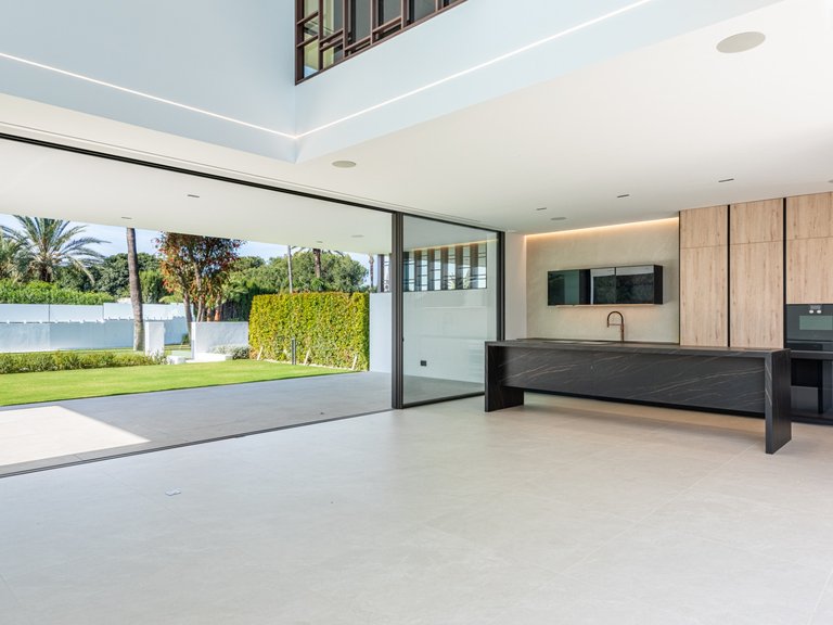 Villa for Sale in Nueva Andalucia, Marbella, Malaga 31