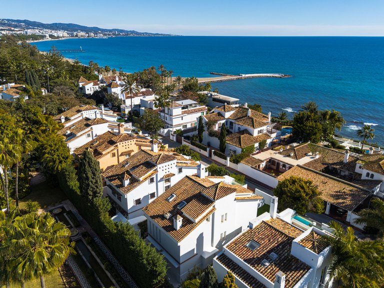 Villa for Sale in Marbella Golden Mile, Marbella, Malaga 25