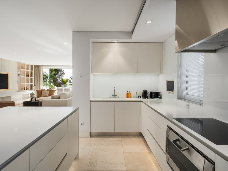 Villa for Sale in Marbella Golden Mile, Marbella, Malaga 35