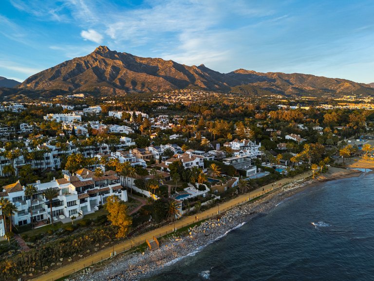 Villa for Sale in Marbella Golden Mile, Marbella, Malaga 29