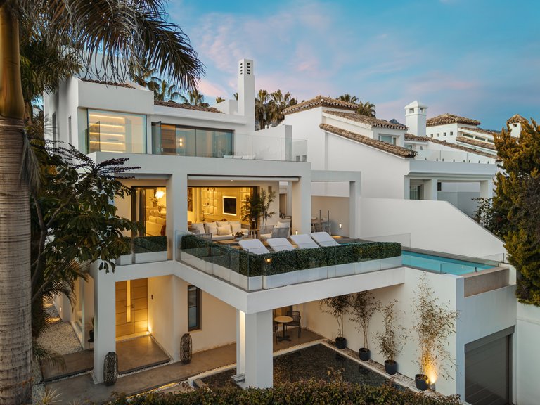 Villa for Sale in Marbella Golden Mile, Marbella, Malaga 31