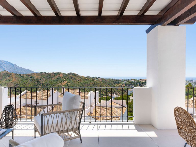 Penthouse for Sale in Altos de La Quinta, Benahavis, Malaga 4