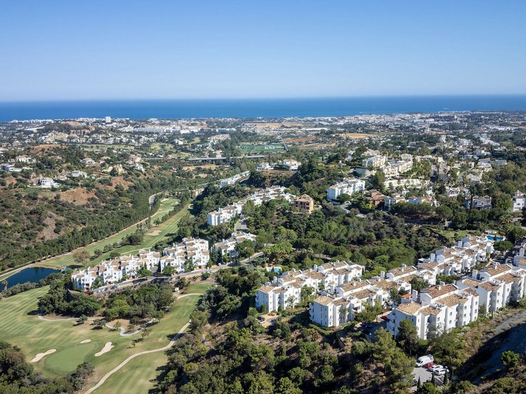 Penthouse for Sale in Altos de La Quinta, Benahavis, Malaga 37
