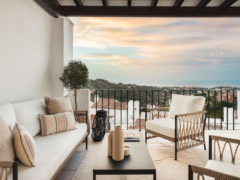 Penthouse for Sale in Altos de La Quinta, Benahavis, Malaga 11