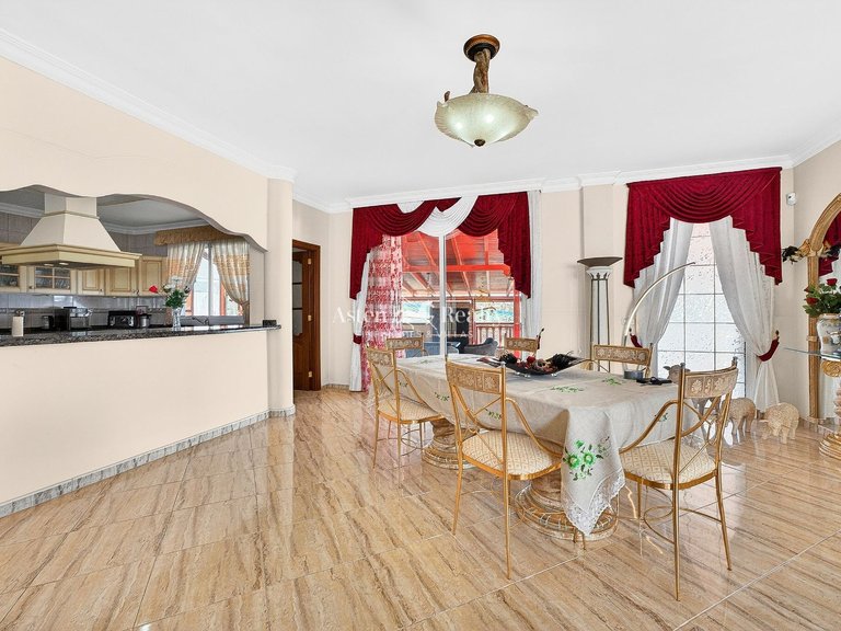 Villa for Sale in Playa Paraíso, Tenerife 11