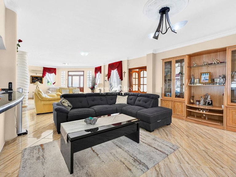 Villa for Sale in Playa Paraíso, Tenerife 6