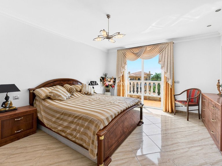 Villa for Sale in Playa Paraíso, Tenerife 22