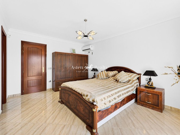 Villa for Sale in Playa Paraíso, Tenerife 23