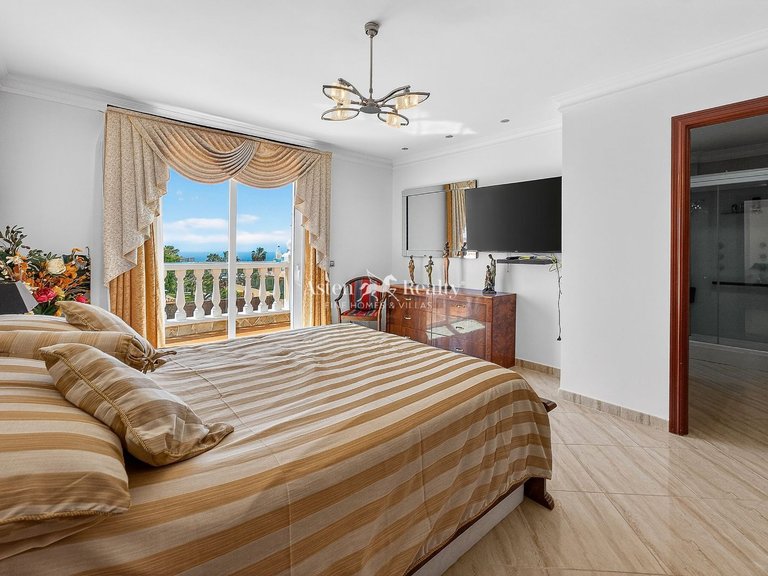 Villa for Sale in Playa Paraíso, Tenerife 24