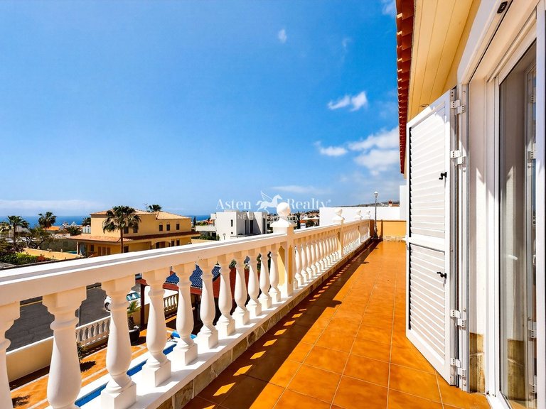 Villa for Sale in Playa Paraíso, Tenerife 29