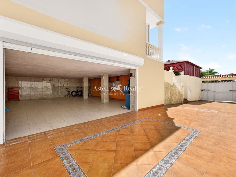 Villa for Sale in Playa Paraíso, Tenerife 40