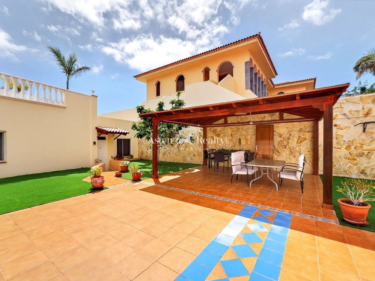 Villa for Sale in Playa Paraíso, Tenerife 32