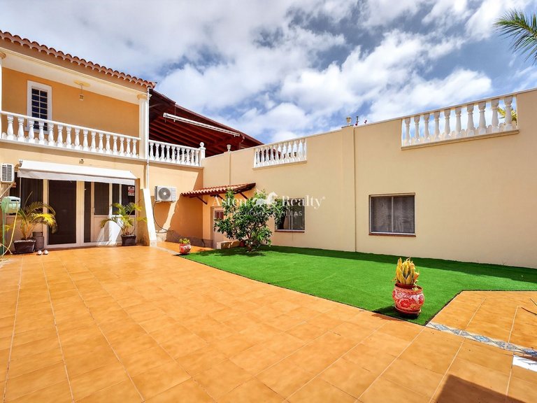 Villa for Sale in Playa Paraíso, Tenerife 33