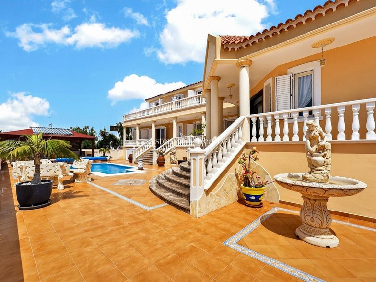 Villa for Sale in Playa Paraíso, Tenerife 4
