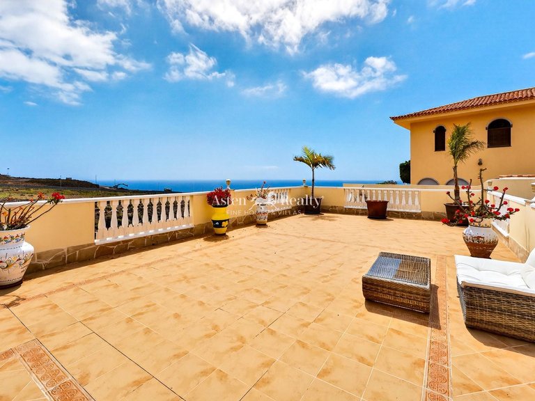 Villa for Sale in Playa Paraíso, Tenerife 15