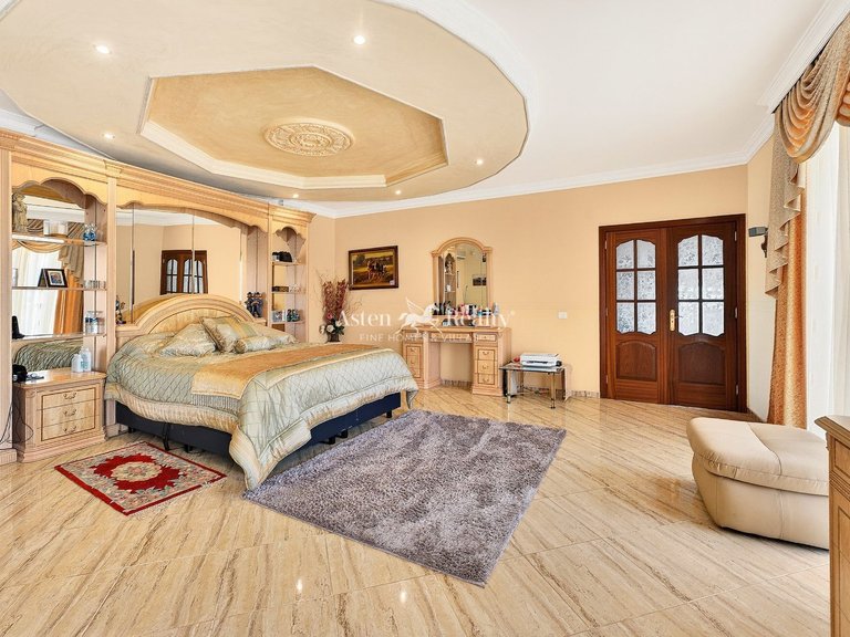 Villa for Sale in Playa Paraíso, Tenerife 16