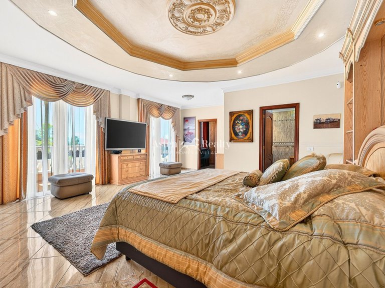 Villa for Sale in Playa Paraíso, Tenerife 18