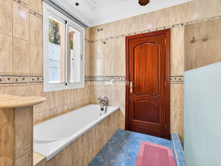 Villa for Sale in Playa Paraíso, Tenerife 20