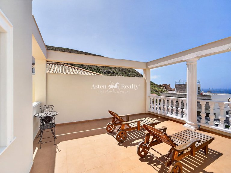 Villa for Sale in Los Cristianos, Tenerife 31