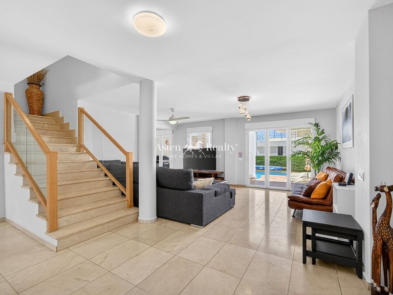 Villa for Sale in Los Cristianos, Tenerife 18