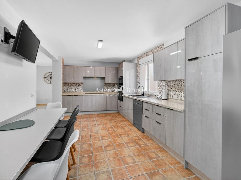 Villa for Sale in Los Cristianos, Tenerife 13