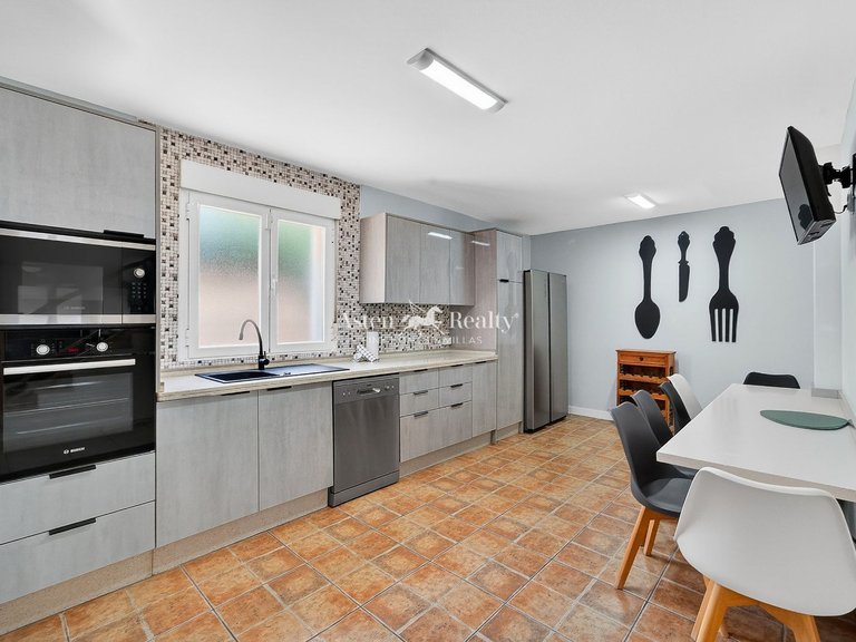 Villa for Sale in Los Cristianos, Tenerife 11