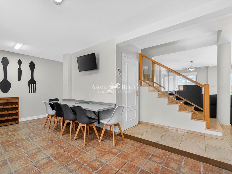 Villa for Sale in Los Cristianos, Tenerife 10