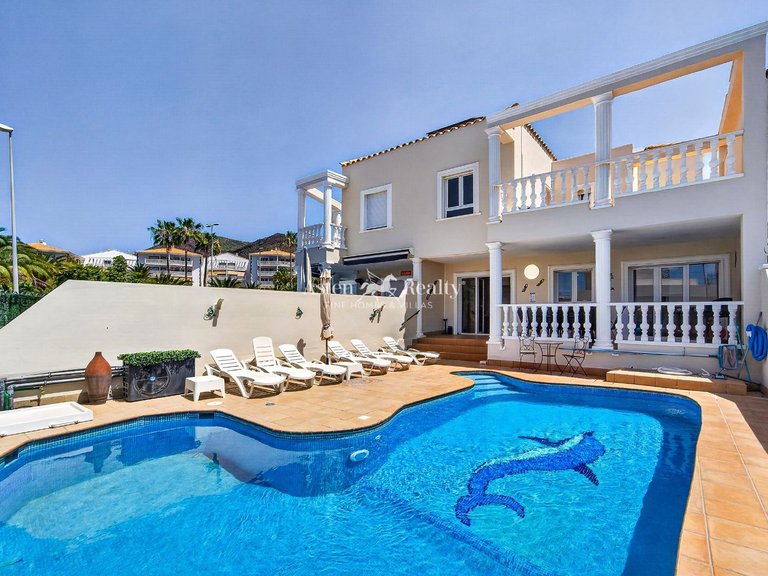 Villa for Sale in Los Cristianos, Tenerife 1