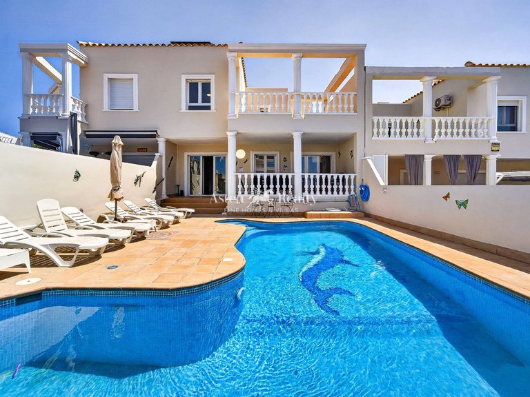 Villa for Sale in Los Cristianos, Tenerife 4