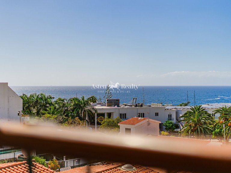 Town House for Sale in San Eugenio Bajo, Tenerife 1