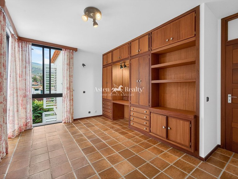 Villa for Sale in Puerto De La Cruz, Tenerife 40