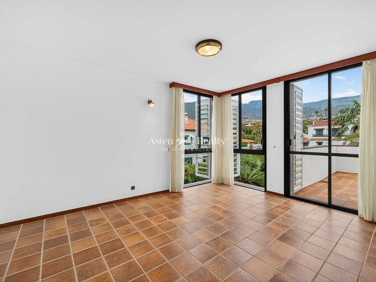 Villa for Sale in Puerto De La Cruz, Tenerife 44