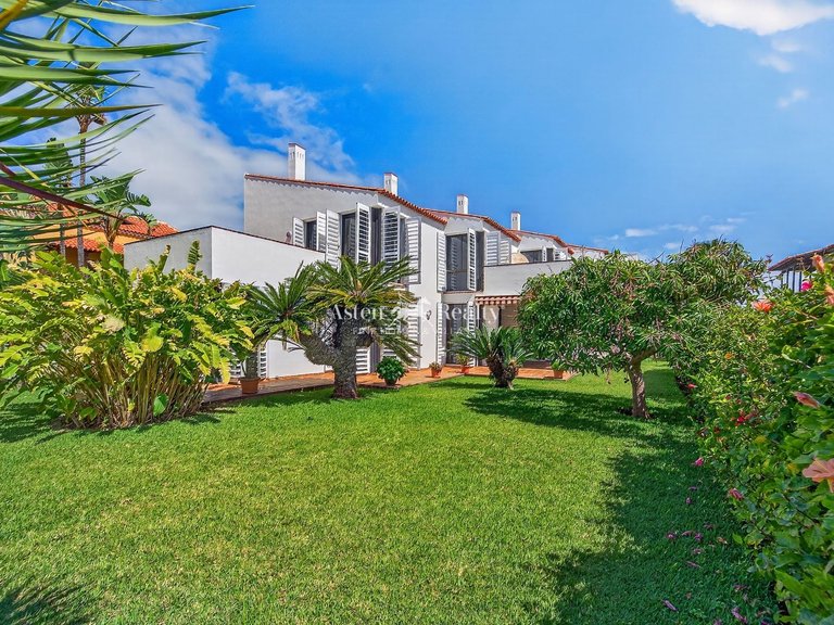 Villa for Sale in Puerto De La Cruz, Tenerife 1