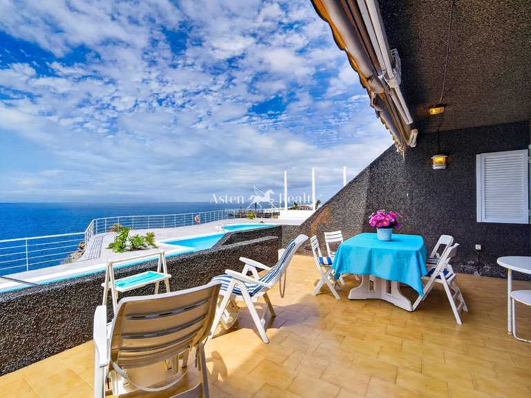 Apartment for Sale in Acantilados De Los Gigantes, Tenerife 1