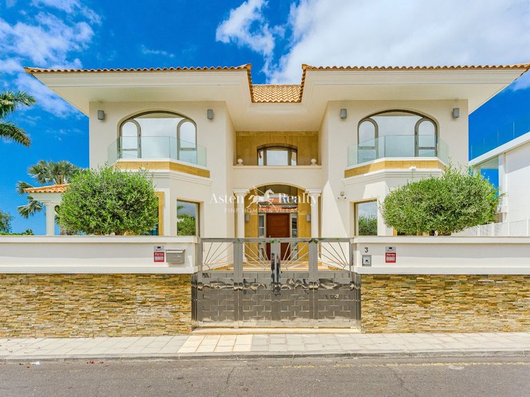 Villa for Sale in La Caleta, Tenerife 2