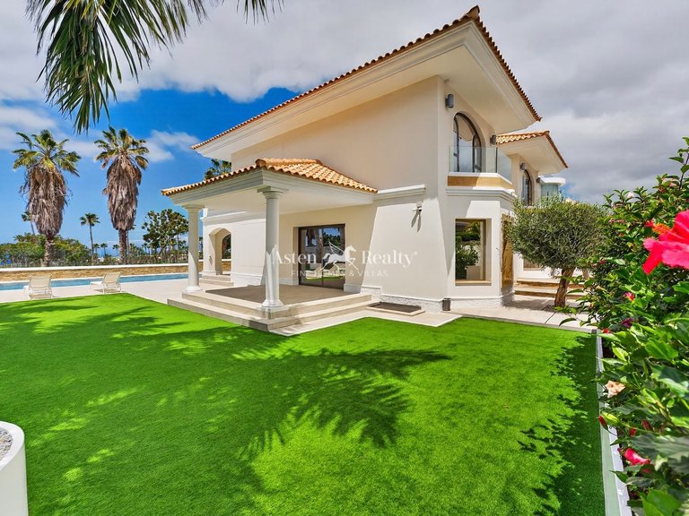Villa for Sale in La Caleta, Tenerife 14