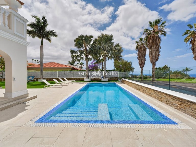 Villa for Sale in La Caleta, Tenerife 1