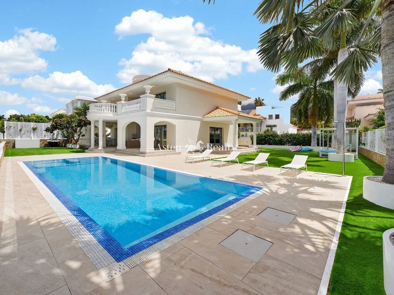 Villa for Sale in La Caleta, Tenerife 18