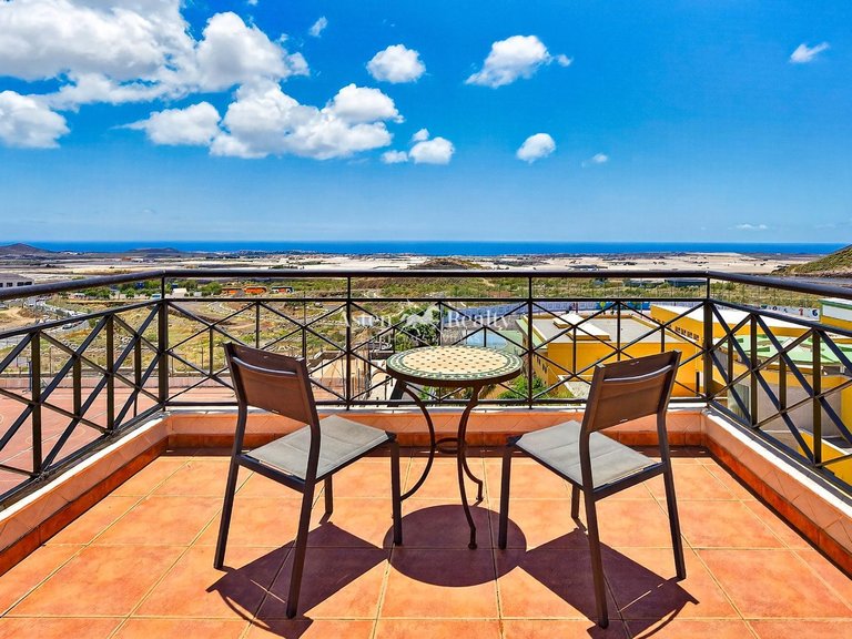 Penthouse for Sale in Parque La Reina, Tenerife 1