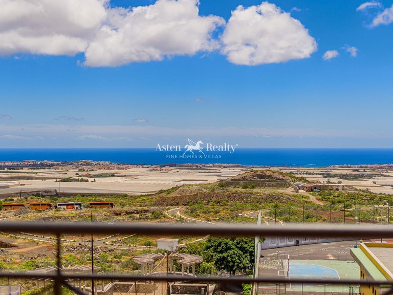Penthouse for Sale in Parque La Reina, Tenerife 4