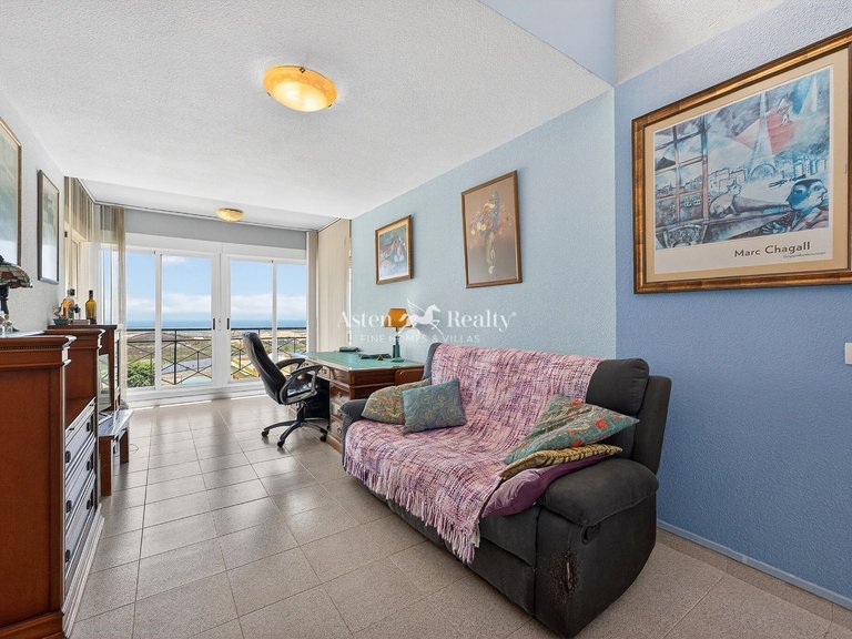 Penthouse for Sale in Parque La Reina, Tenerife 10