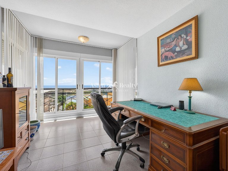 Penthouse for Sale in Parque La Reina, Tenerife 12