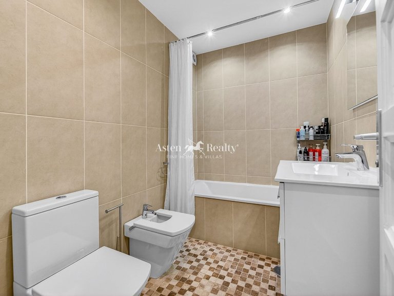 Apartment for Sale in Playa De Las Américas, Tenerife 13