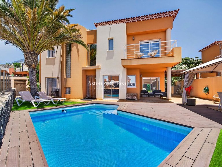 Villa for Sale in Puerto De Santiago, Tenerife 1