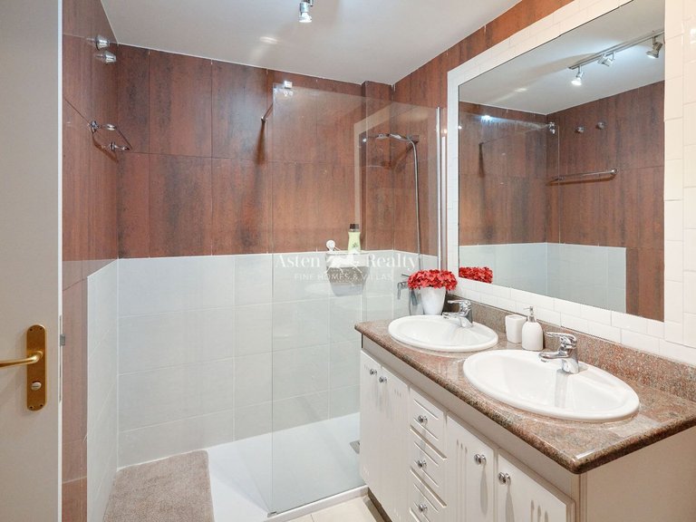 Penthouse for Sale in Playa Del Duque, Tenerife 23