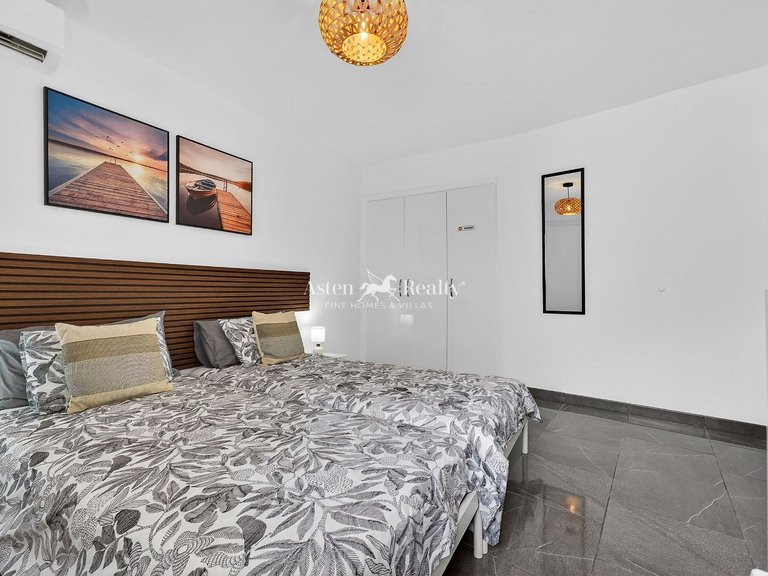 Apartment for Sale in San Eugenio Bajo, Tenerife 13