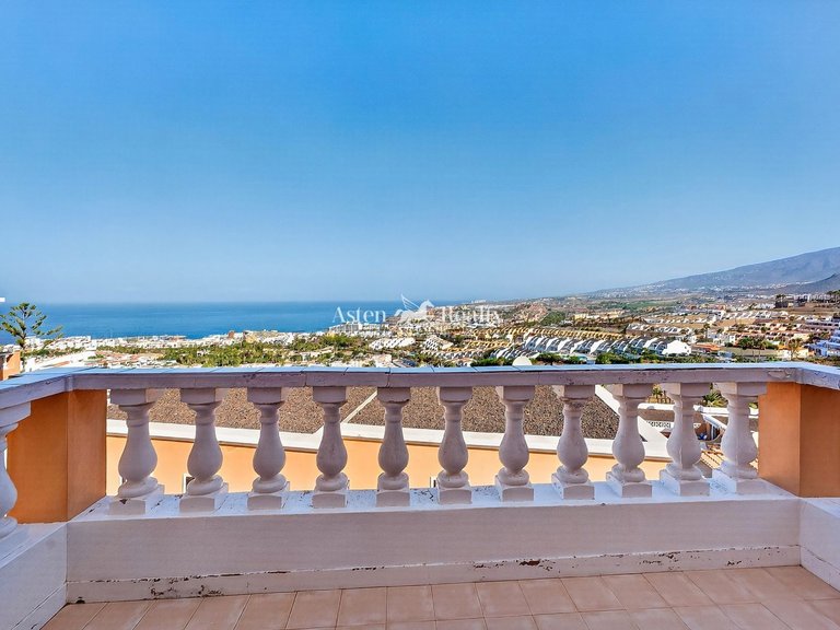 Villa for Sale in San Eugenio Alto, Tenerife 16