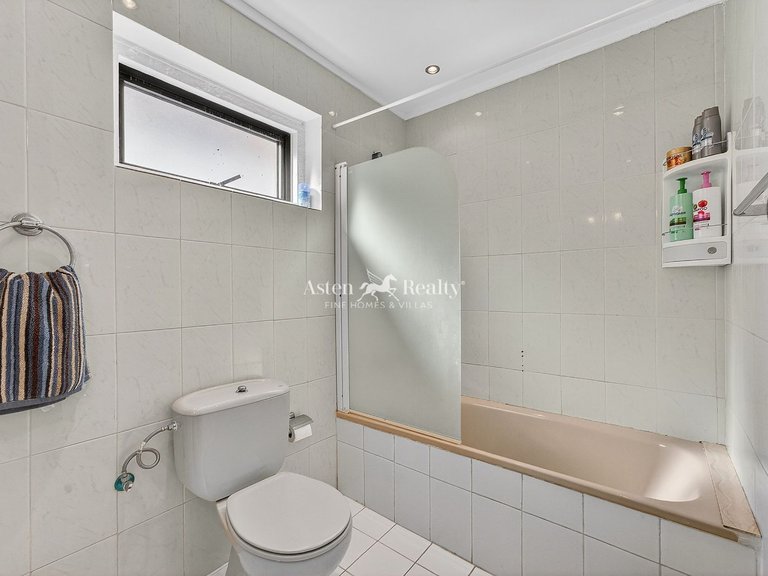 Villa for Sale in San Eugenio Alto, Tenerife 20