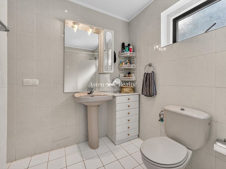 Villa for Sale in San Eugenio Alto, Tenerife 21